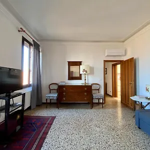  Apartment Calle San Giacomo Italy